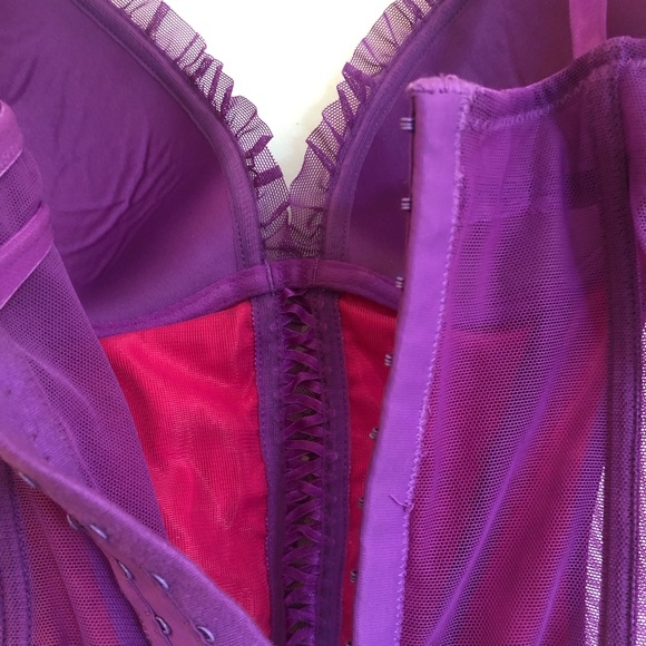 Magenta Corset Beauty - Picture 5 of 7